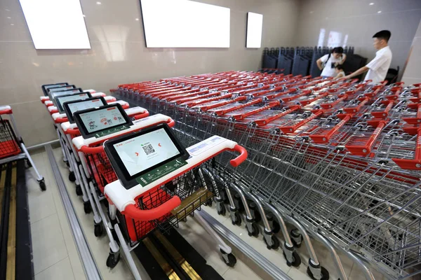 Transformando la Experiencia de Compra: La Implementación de Carritos Inteligentes en Nuestros Supermercados
